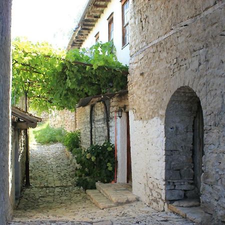Guest House Toli Inside Berat Castle Экстерьер фото