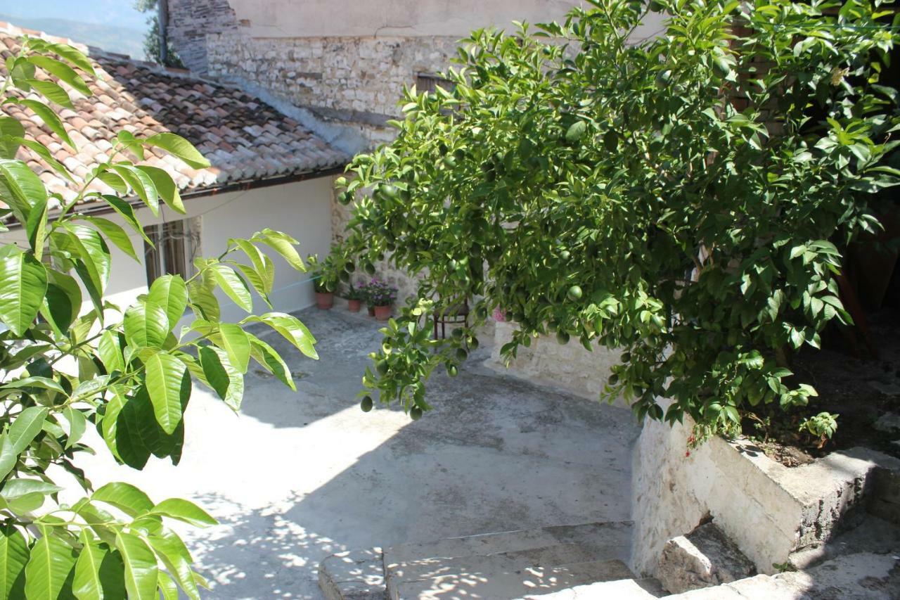Guest House Toli Inside Berat Castle Экстерьер фото