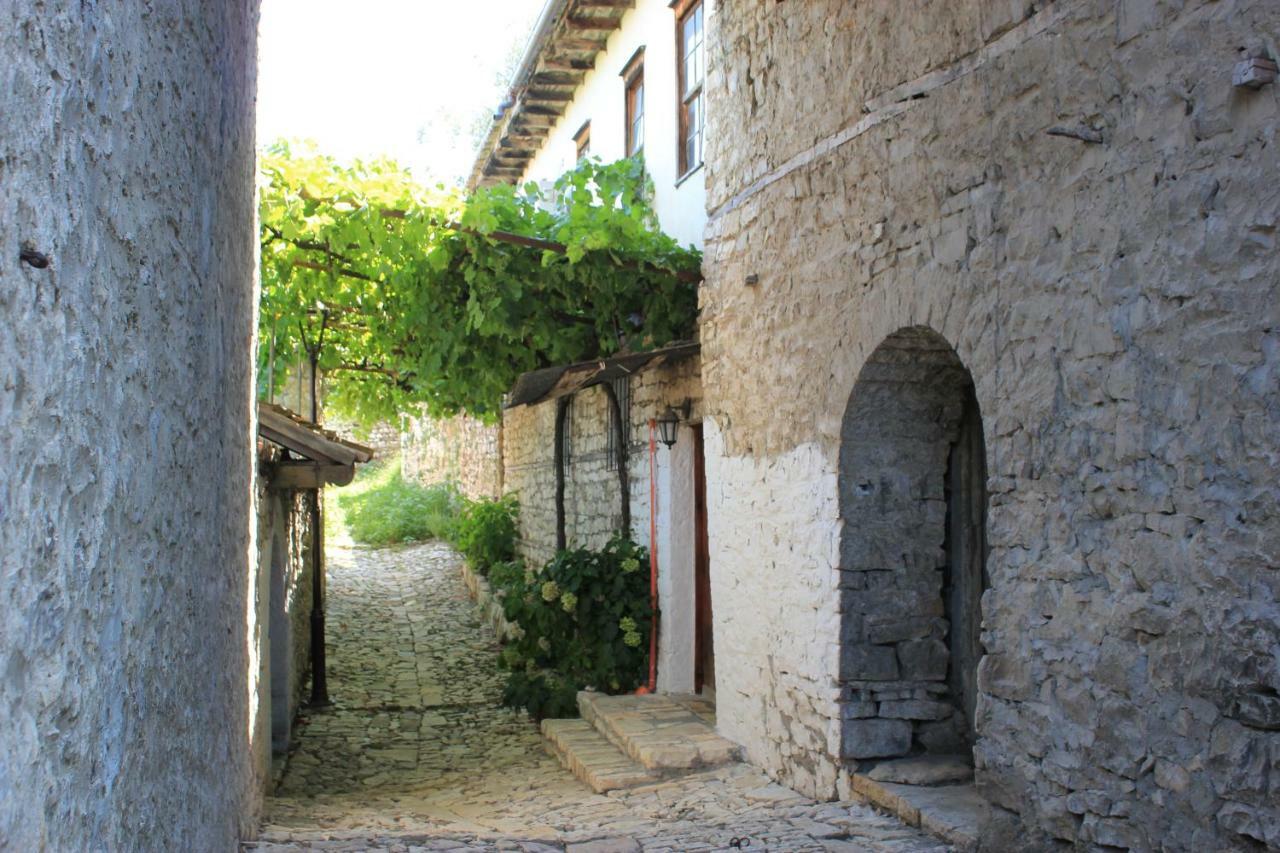 Guest House Toli Inside Berat Castle Экстерьер фото
