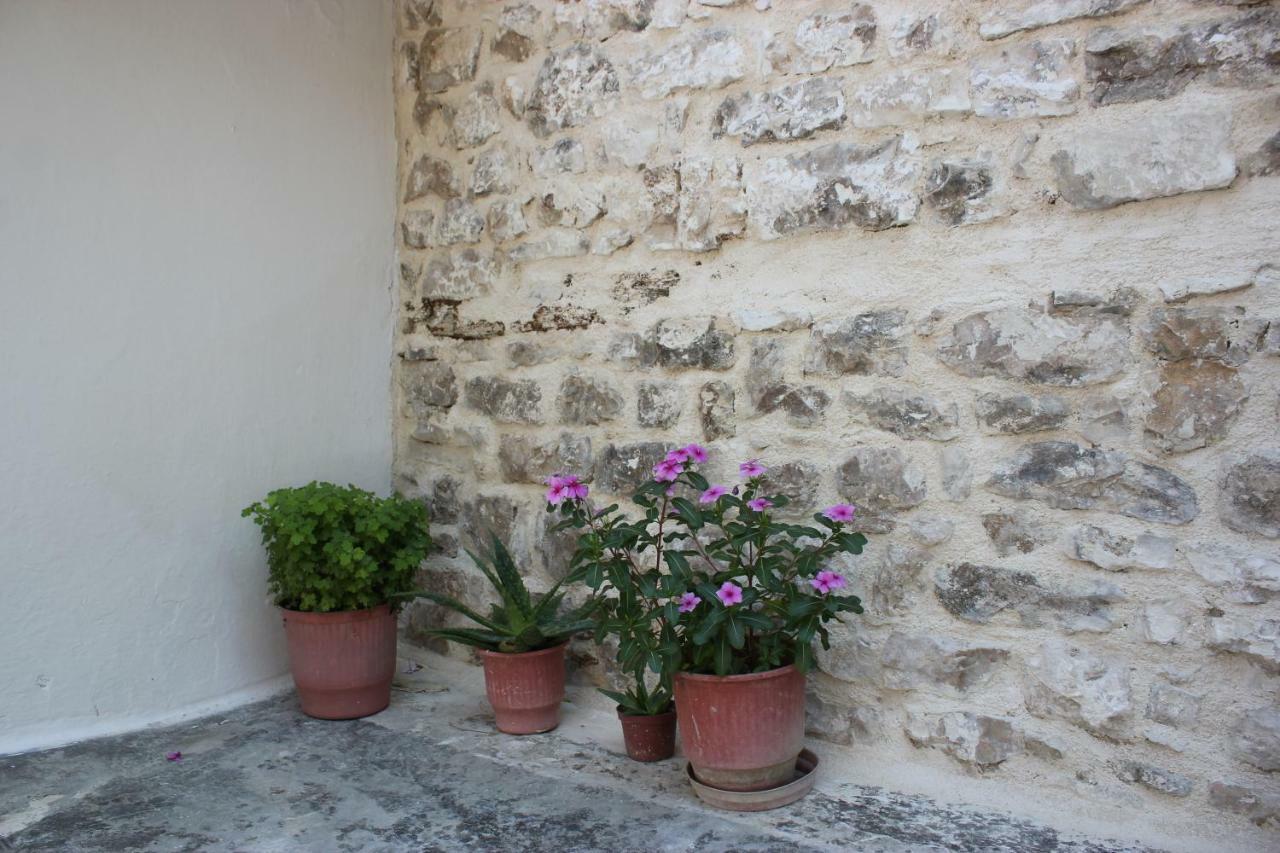 Guest House Toli Inside Berat Castle Экстерьер фото