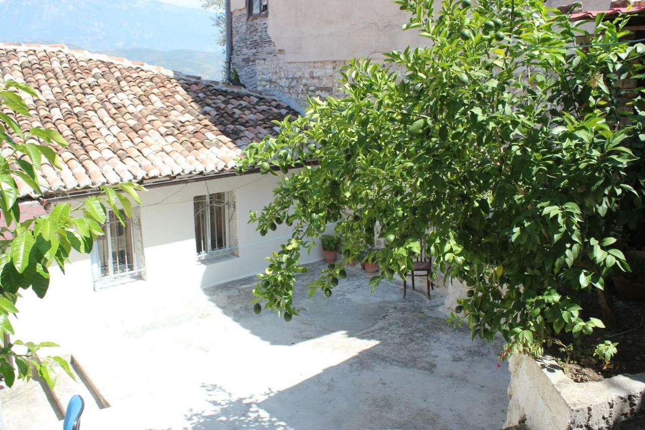 Guest House Toli Inside Berat Castle Экстерьер фото