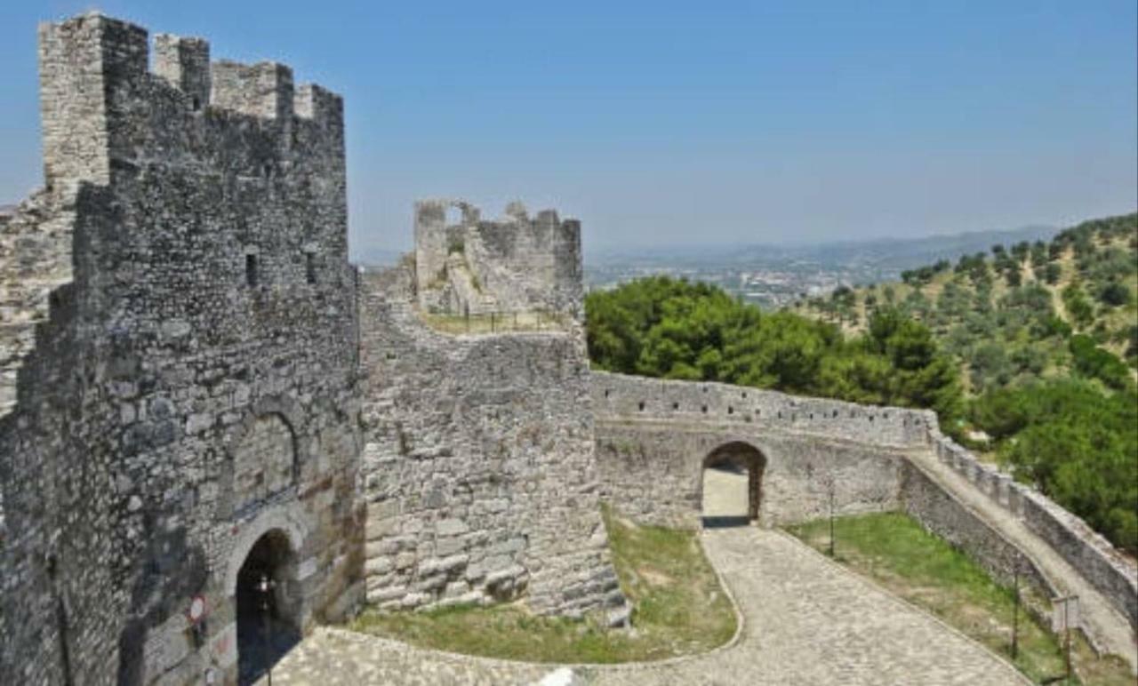 Guest House Toli Inside Berat Castle Экстерьер фото